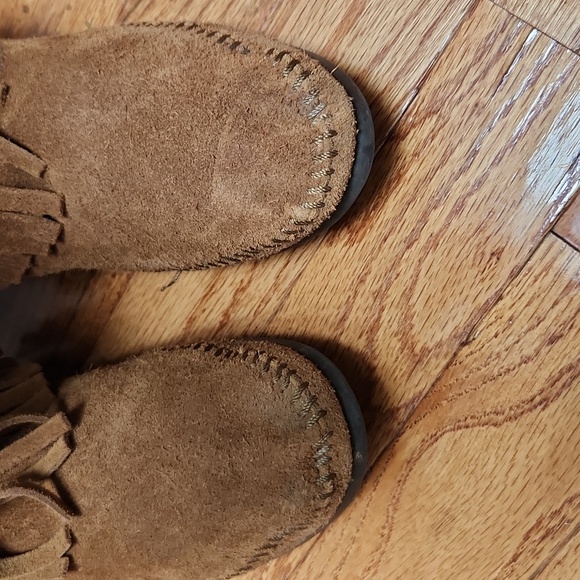 Minnetonka 3-Layer Fringe Boots - Picture 9 of 17